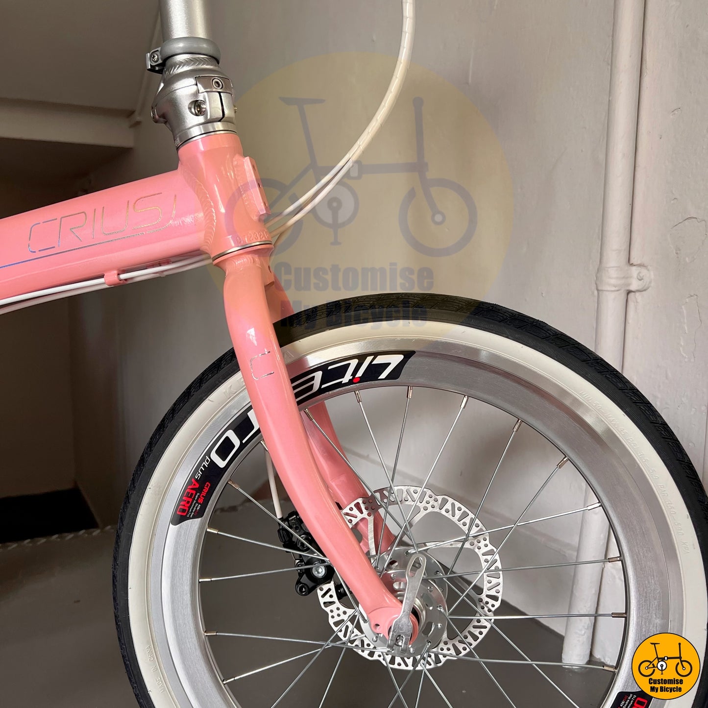 White Wall Tyre Crius Master 22-Inch Foldable Bicycle β A Classic Touch for Cyclists