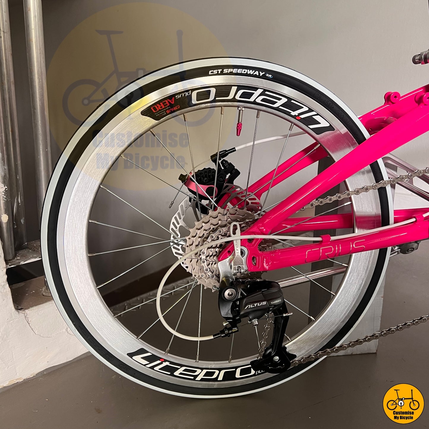 Lightweight whitewall tires for smooth and stable cycling