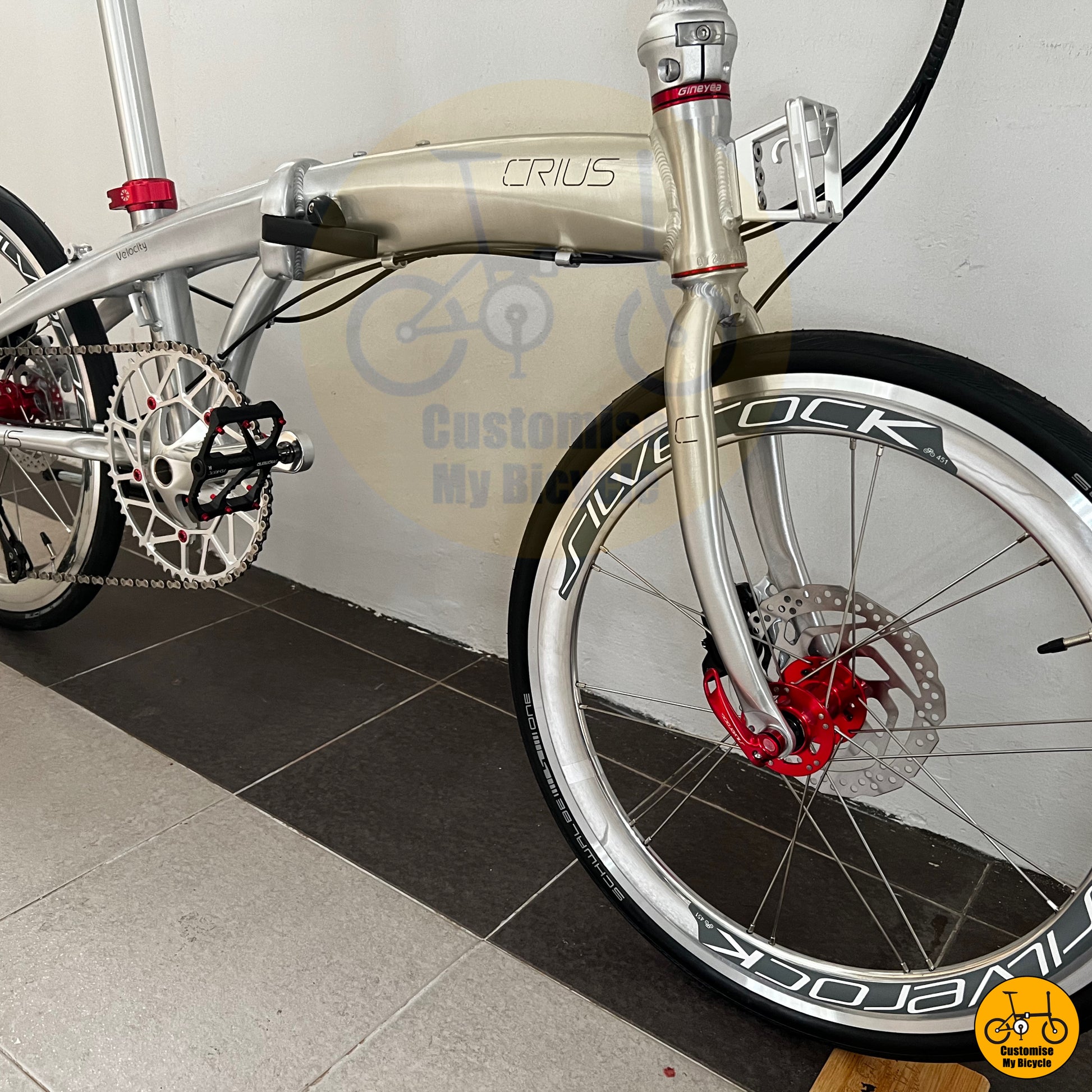 Quick-folding bicycle with a high-strength aluminum frame