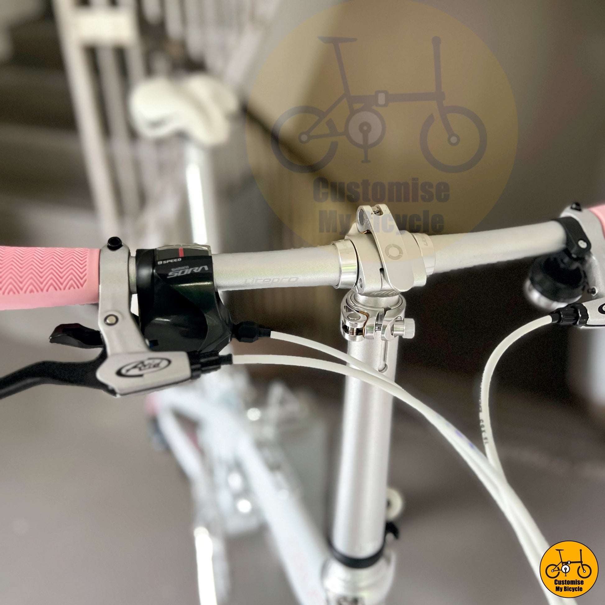 Folding bike with a sturdy aluminum frame for city commuting