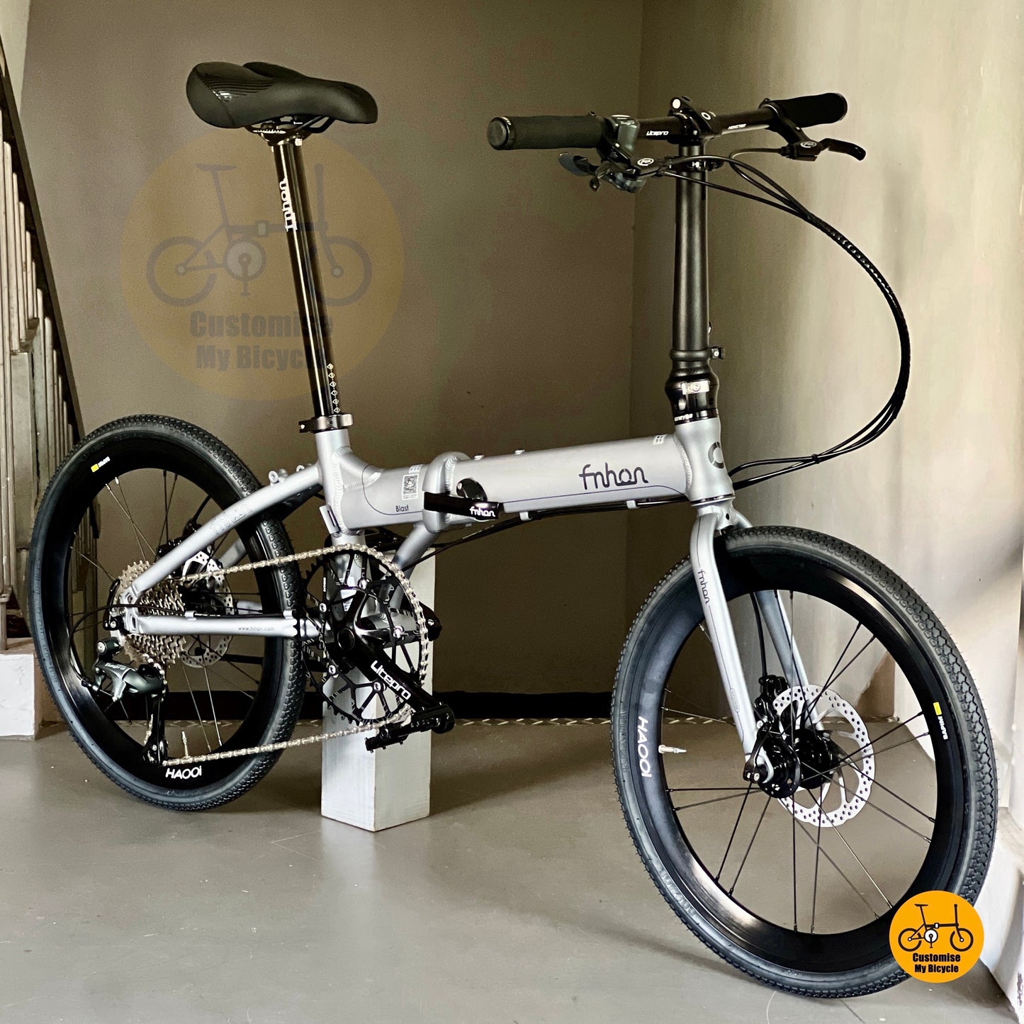 Basikal lipat Fnhon Blast warna kelabu dengan gear Shimano dan rim tinggi HAOOI