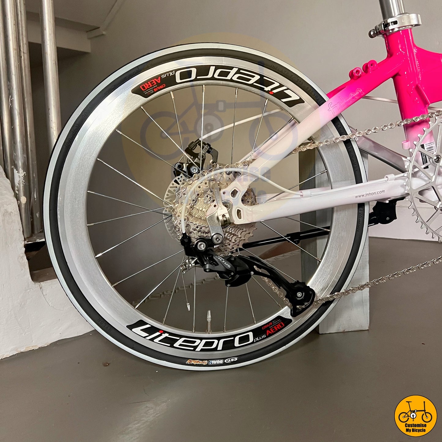 CST Speedway White Wall Tyre on Pink Panther-Inspired Fnhon Blast 22-Inch Foldable Bike β A Playful & Sporty Ride