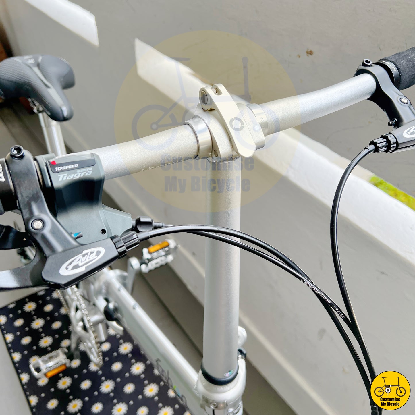 Litepro handle bar silver on Sleek Platinum Silver Fnhon Blast 22-Inch Foldable Bike β Stylish & Fast City Commuter