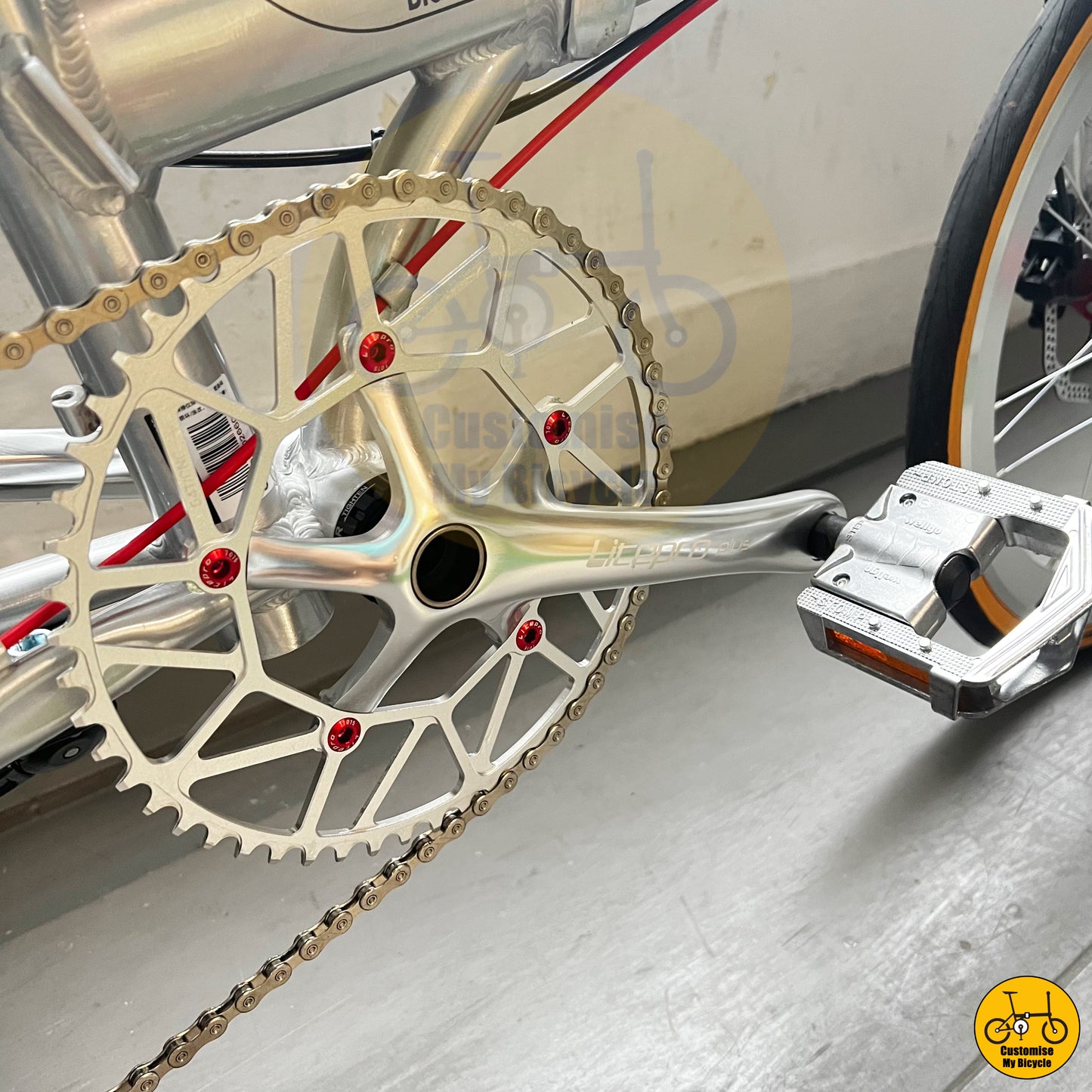 Foldable pedals on Sleek & Powerful Fnhon Blast 22-Inch Foldable Bicycle β Smooth Ride & Bold Look