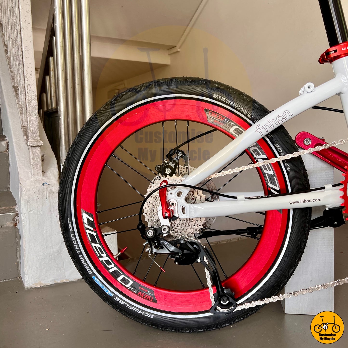 White & Red Fnhon Blast 20-Inch Foldable Bike – A City Rider’s Dream Bicycle