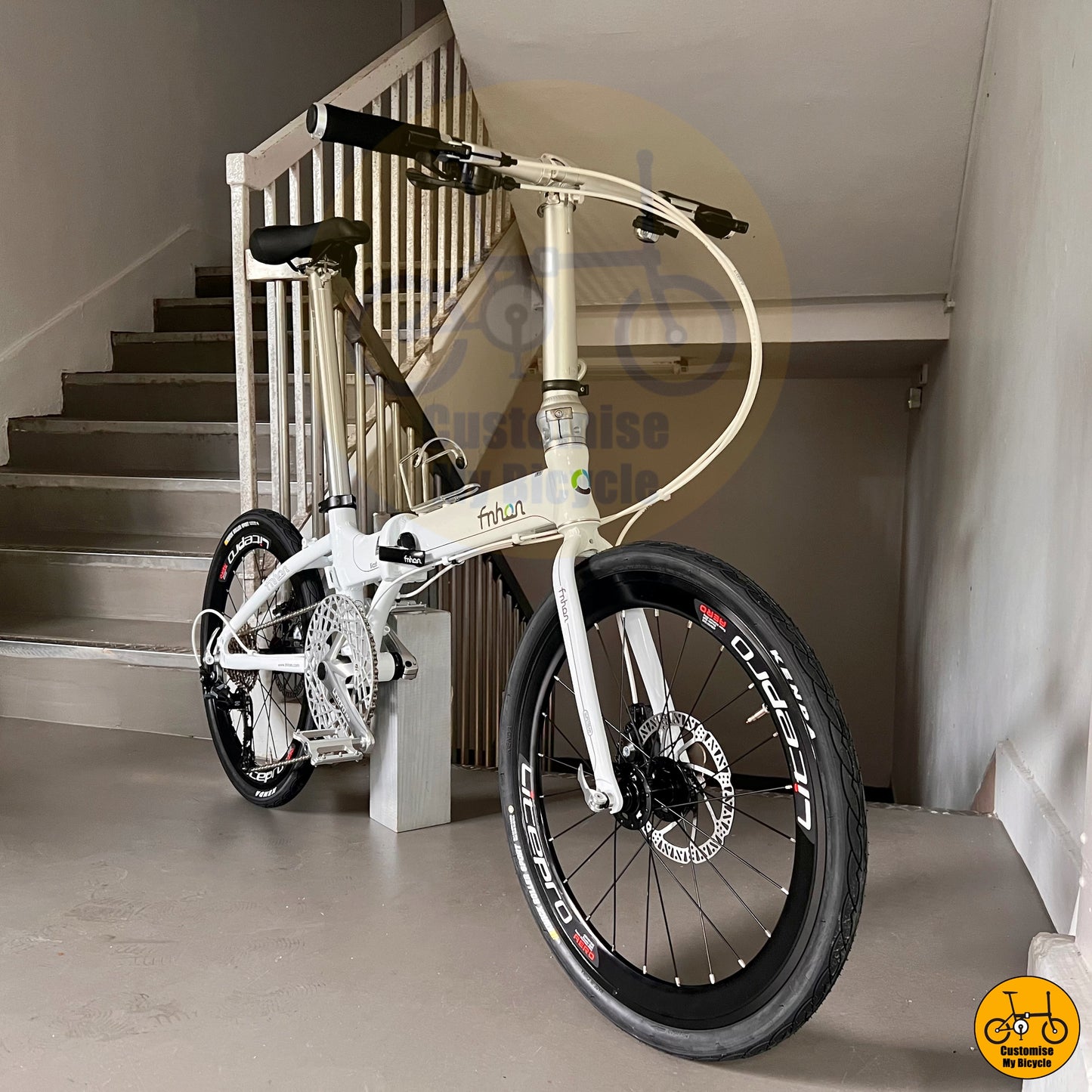 White Jagwire Cable Casing on High-Performance Fnhon Blast 22-Inch Folding Bike β A Clean Look with Modern Features