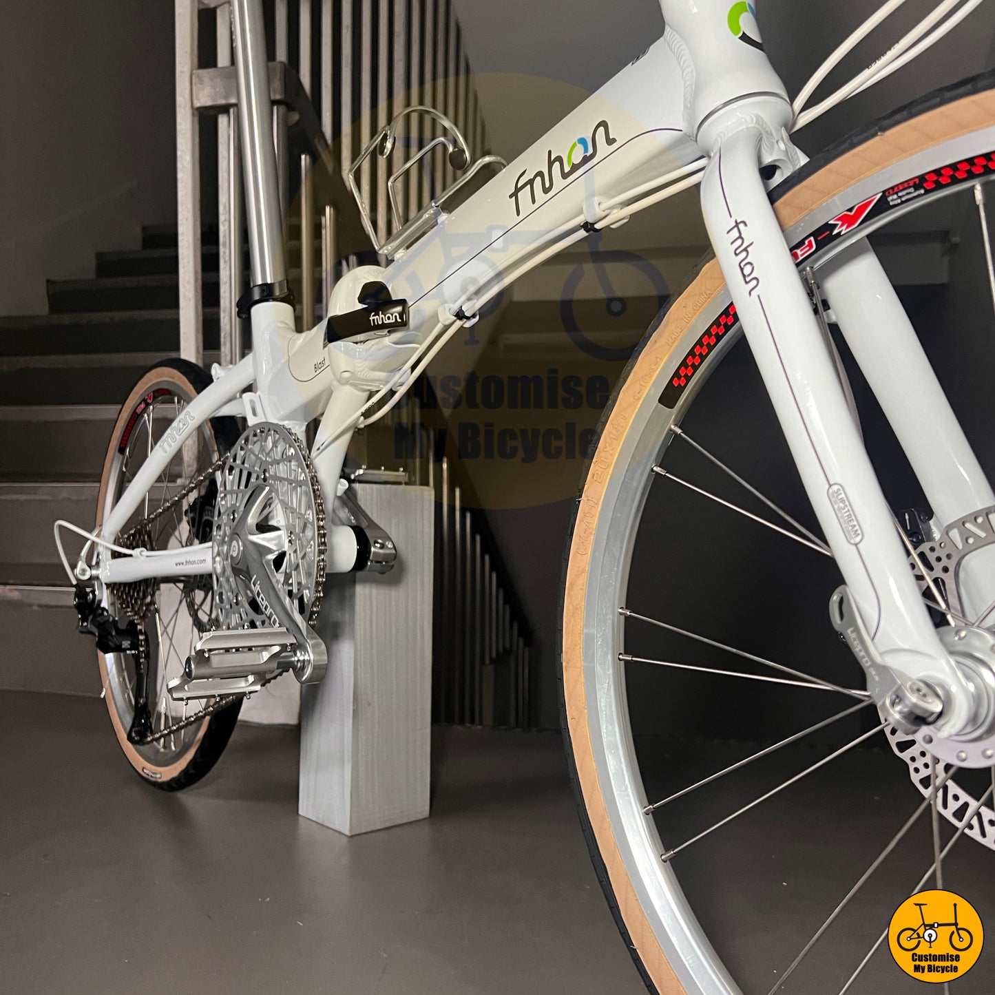 Snow White City-Ready Fnhon Blast 22-Inch Folding Bike β Clean Aesthetic & Lightweight Design