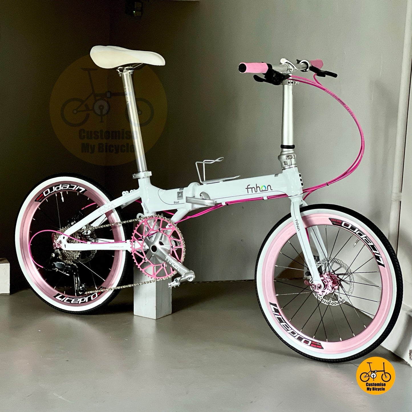 Sepeda lipat Fnhon Blast 22 inci Snow White Pink dengan Shimano 9s dan roda Litepro