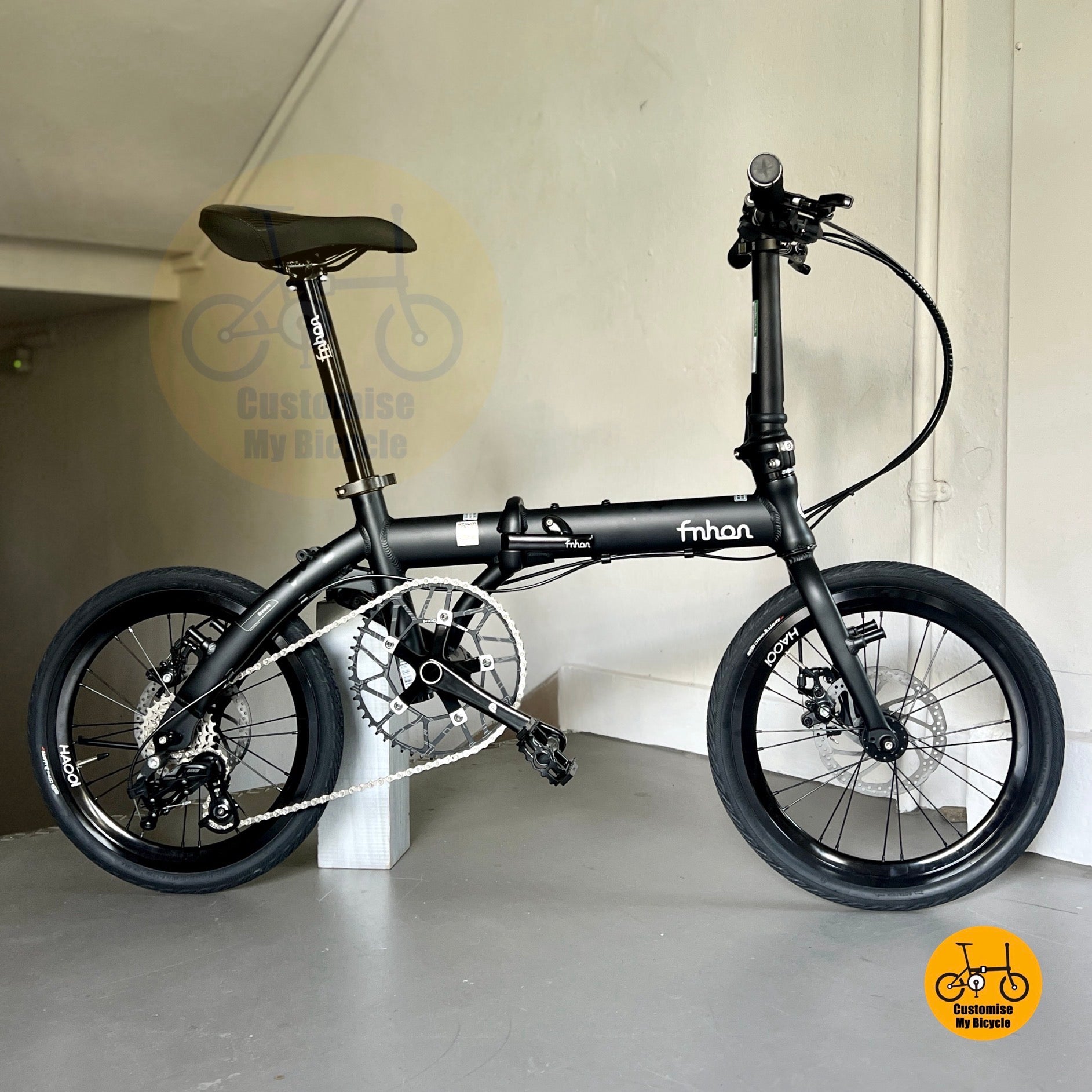 Matte black Fnhon Breeze bike with CST tyres