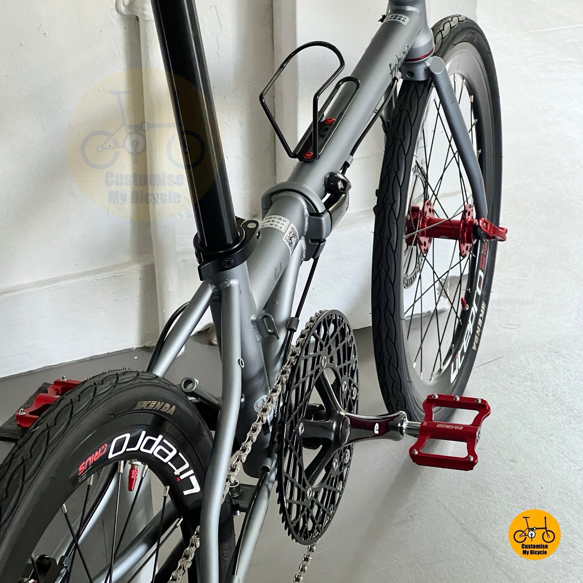 Adjustable seat post on Fnhon Gale Battleship Grey