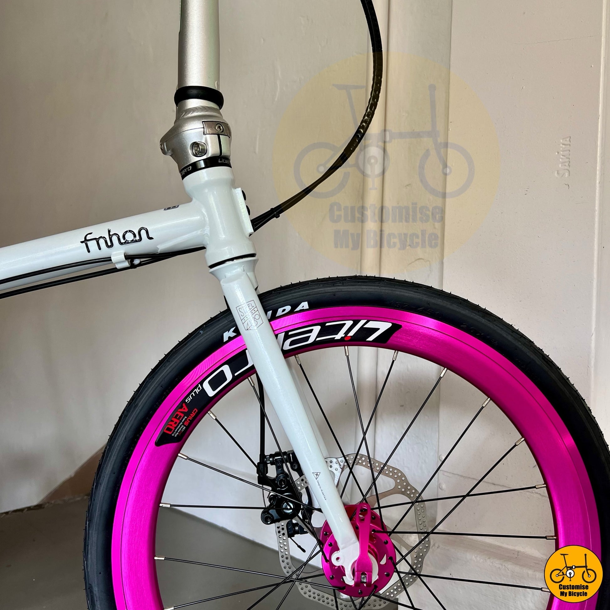 Litepro aero wheels in neon pink on Fnhon bicycle