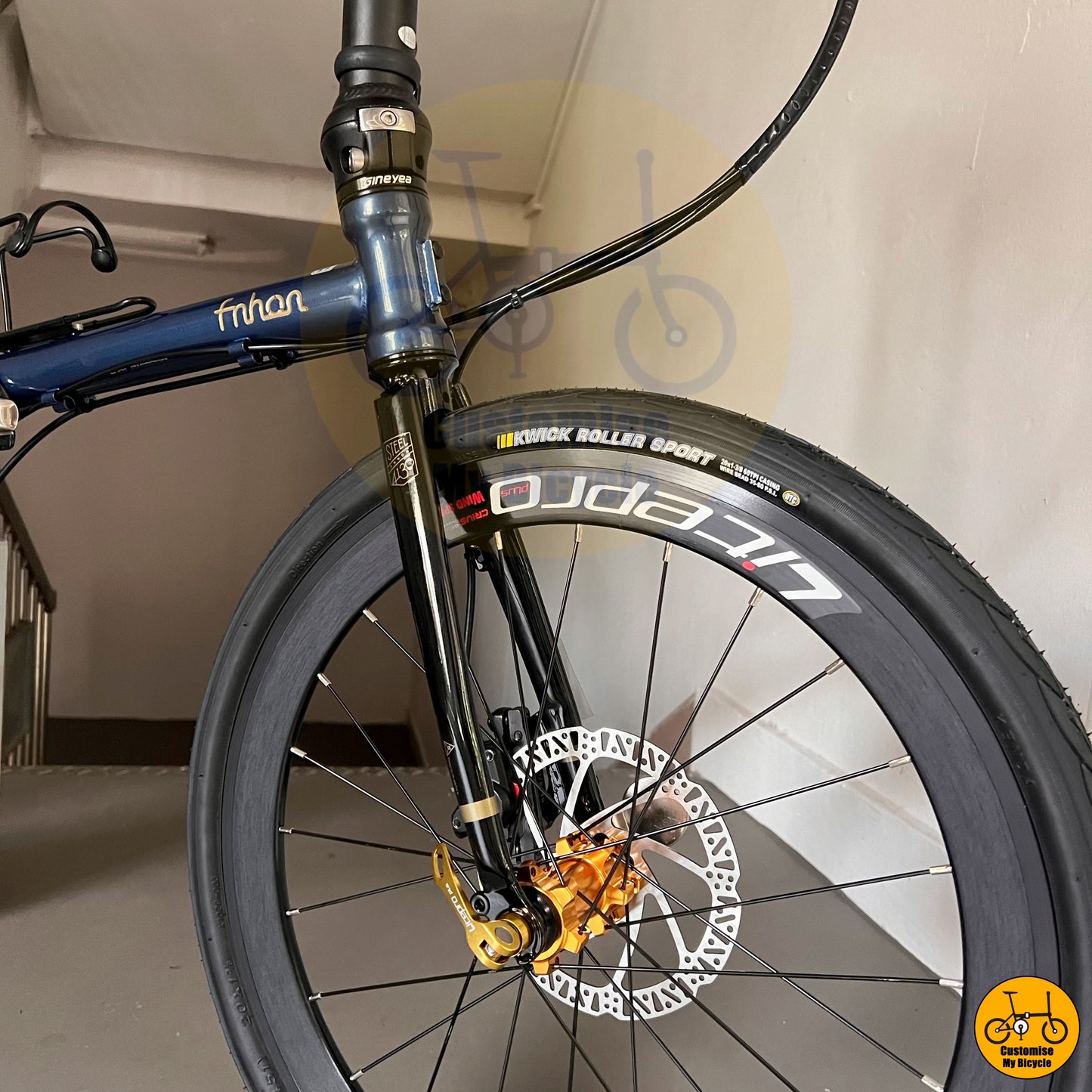 Deep sea blue Fnhon Gust 22-inch folding bike with fast aerodynamic design