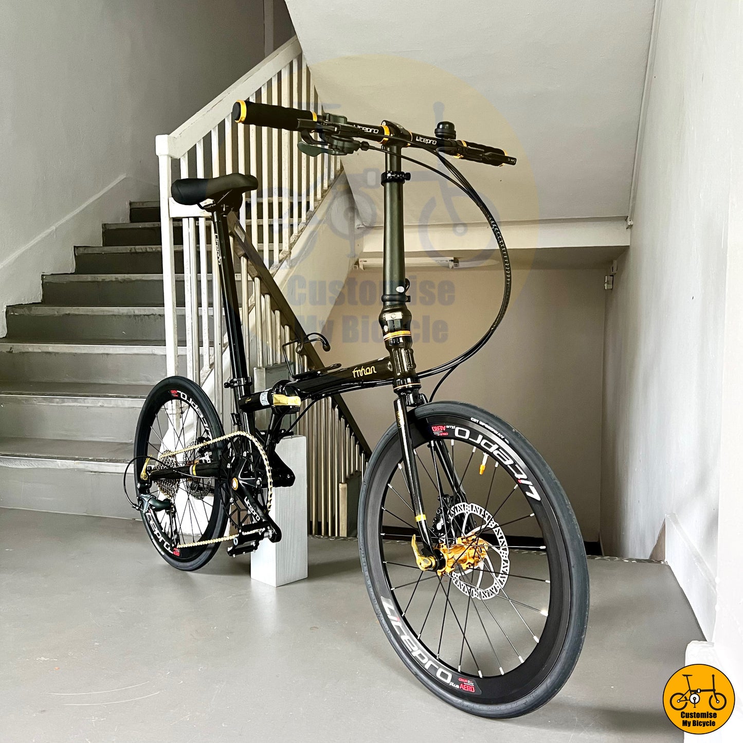 Lightweight foldable bike with compact storage and easy transportability