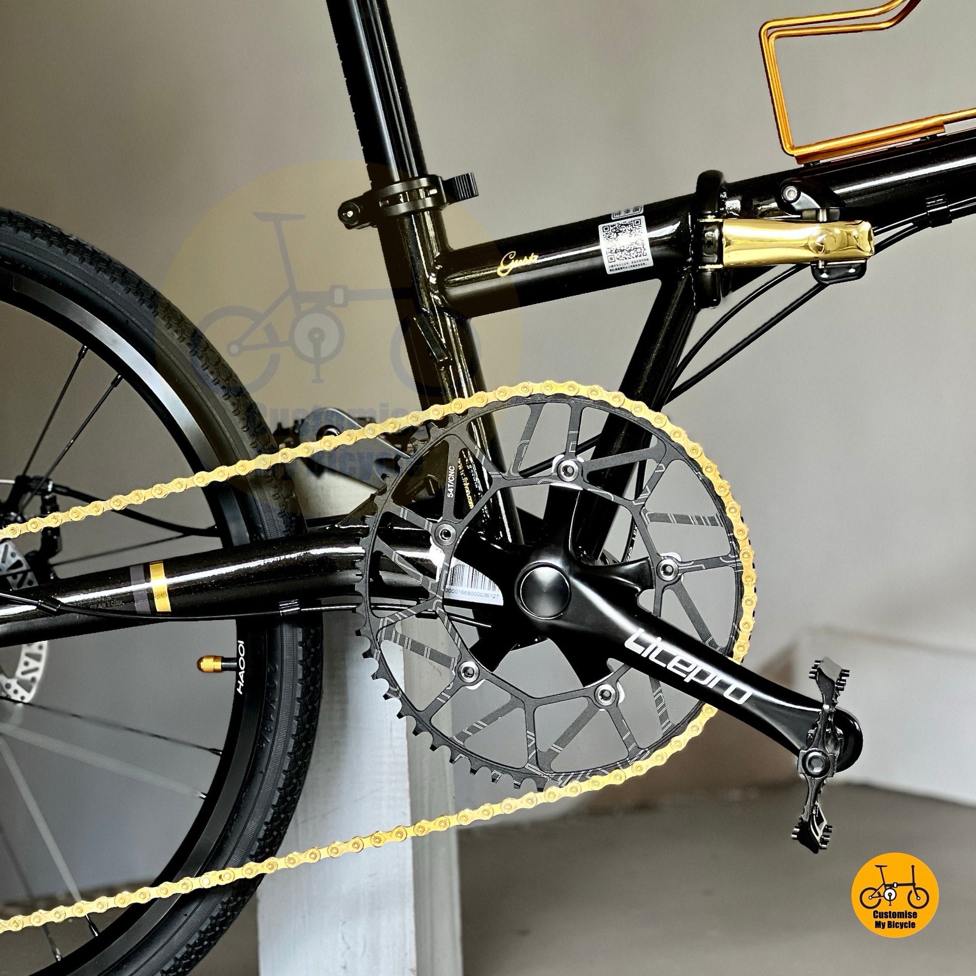 foldie with shimmering gold highlights