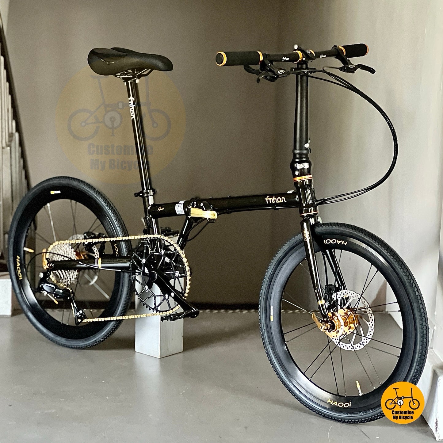 Basikal Lipat Fnhon Gust 22 Inci Dengan Shimano 9 Kelajuan Rangka Kromoly Hitam Emas