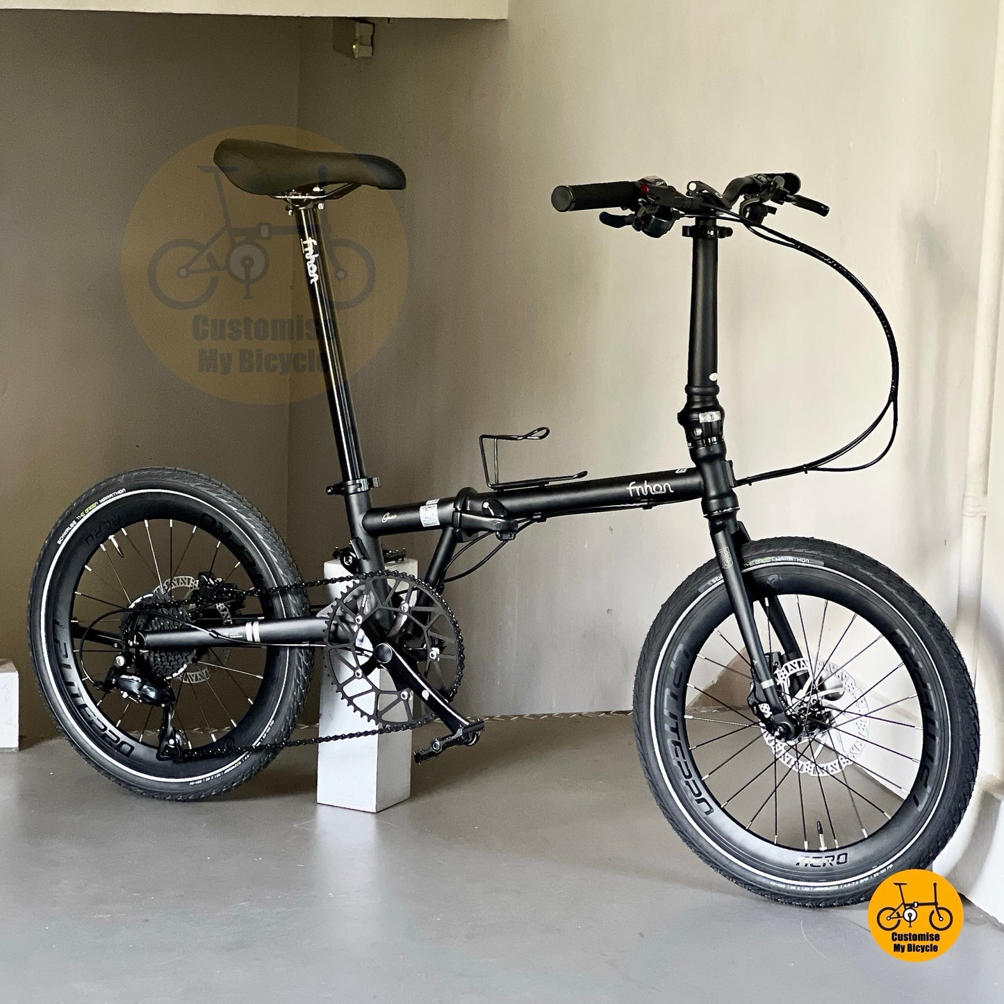 Compact folding bike with adjustable handlepost Promend pedals and durable chromoly frame