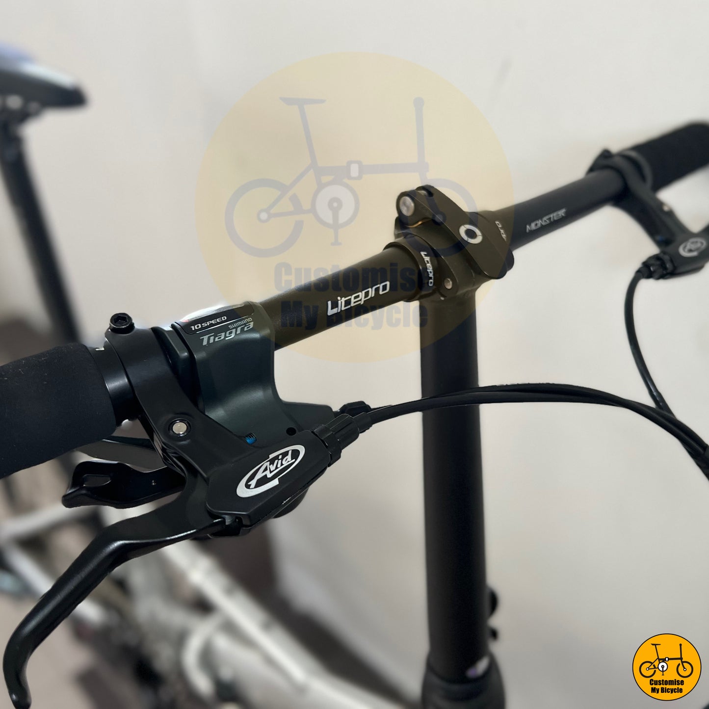 Shimano 10 Speeds Tiagra on Platinum Silver Edition Fnhon Monsoon 22-Inch Folding Bike β A Smooth & Comfortable Ride