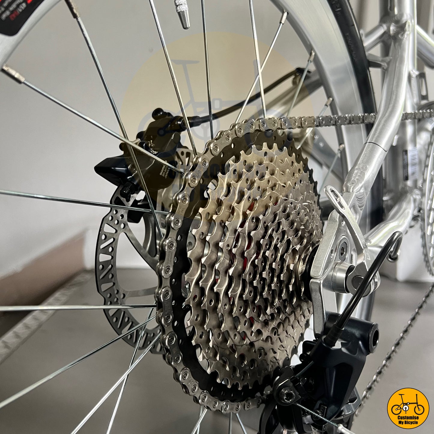 Wide Ratio Gearing Fnhon Monsoon 22-Inch Foldable Bicycle β Built for Smooth City Commuting