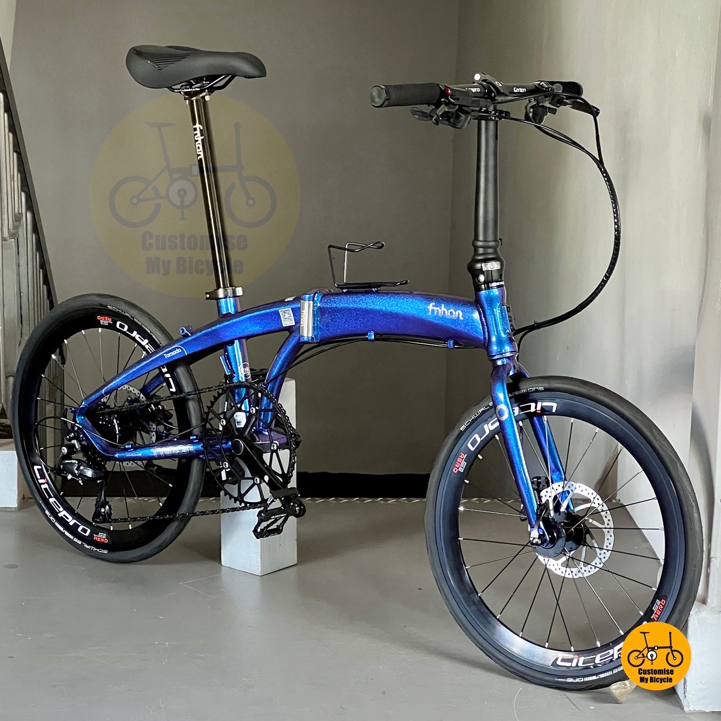 Fnhon Tornado 22-inch Shimano 9s folding bike with Aero wheels and hydraulic disc brake for smooth commuting