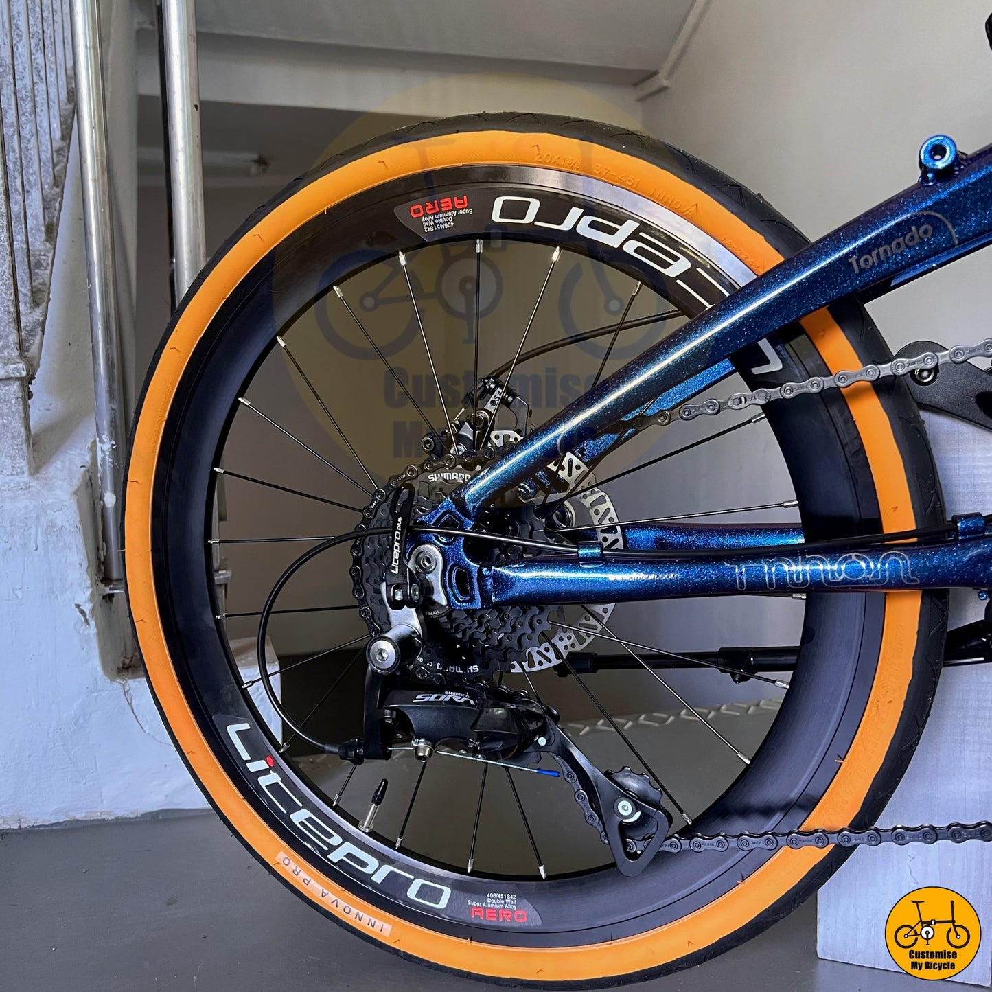 Innova Pro Tan Wall Tyre on High-Performance Folding Bike β Fast, Portable & Easy to Store