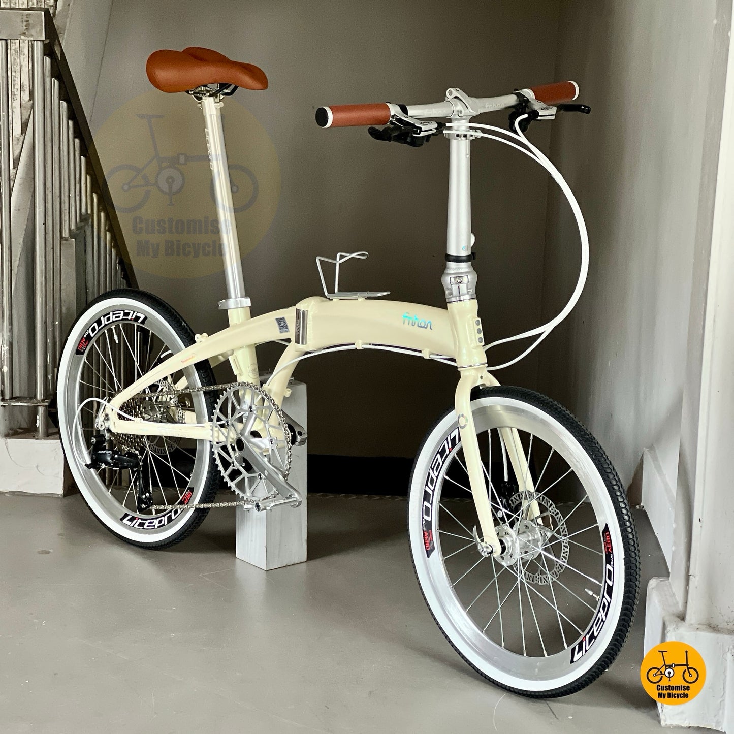 Fnhon Tornado 22 Inch basikal lipat bergaya retro warna beige dan silver
