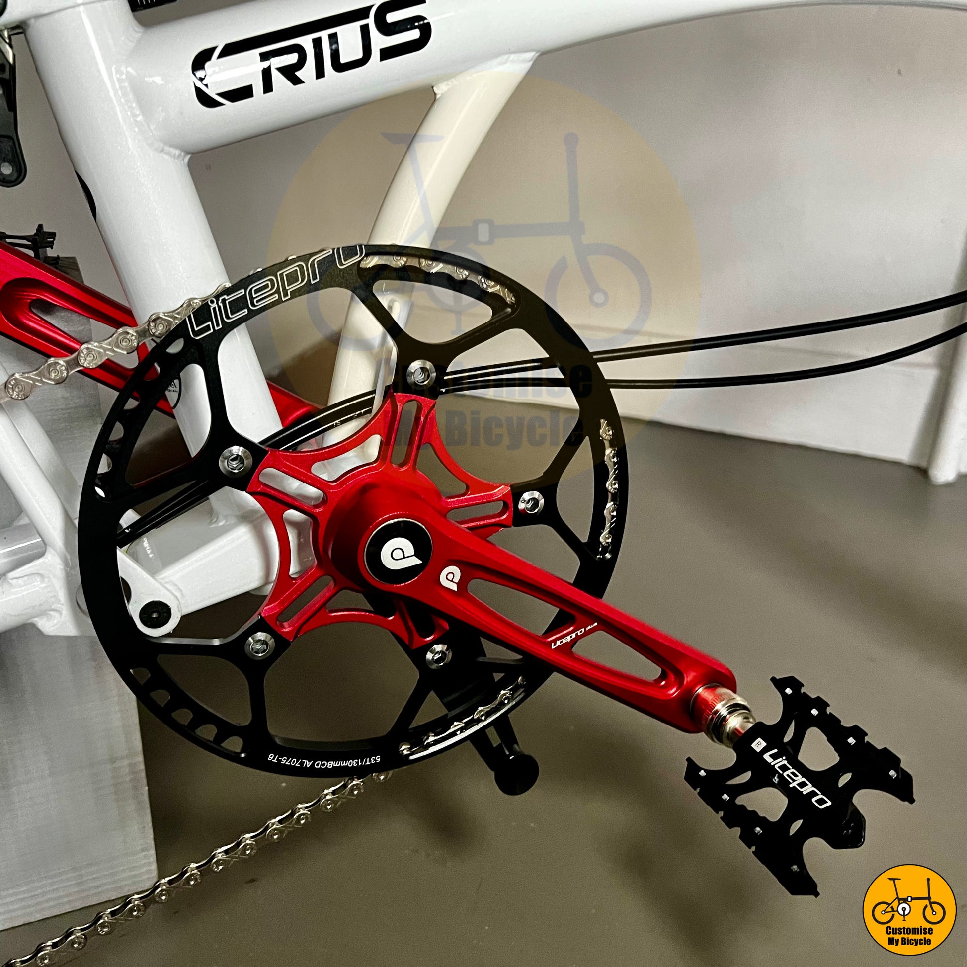 Quick-release pedals for improved convenience and easy storage
