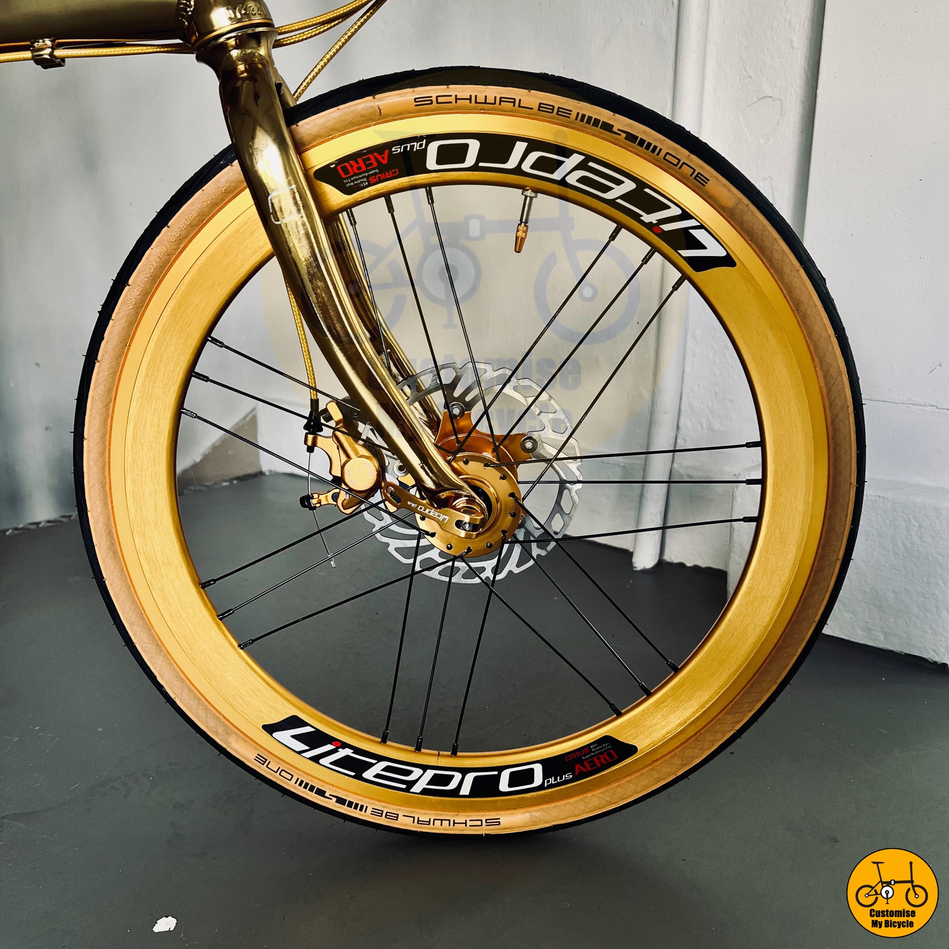 Luxurious Chrome Gold Crius Velocity 22-inch Foldable Bike for City Riding

