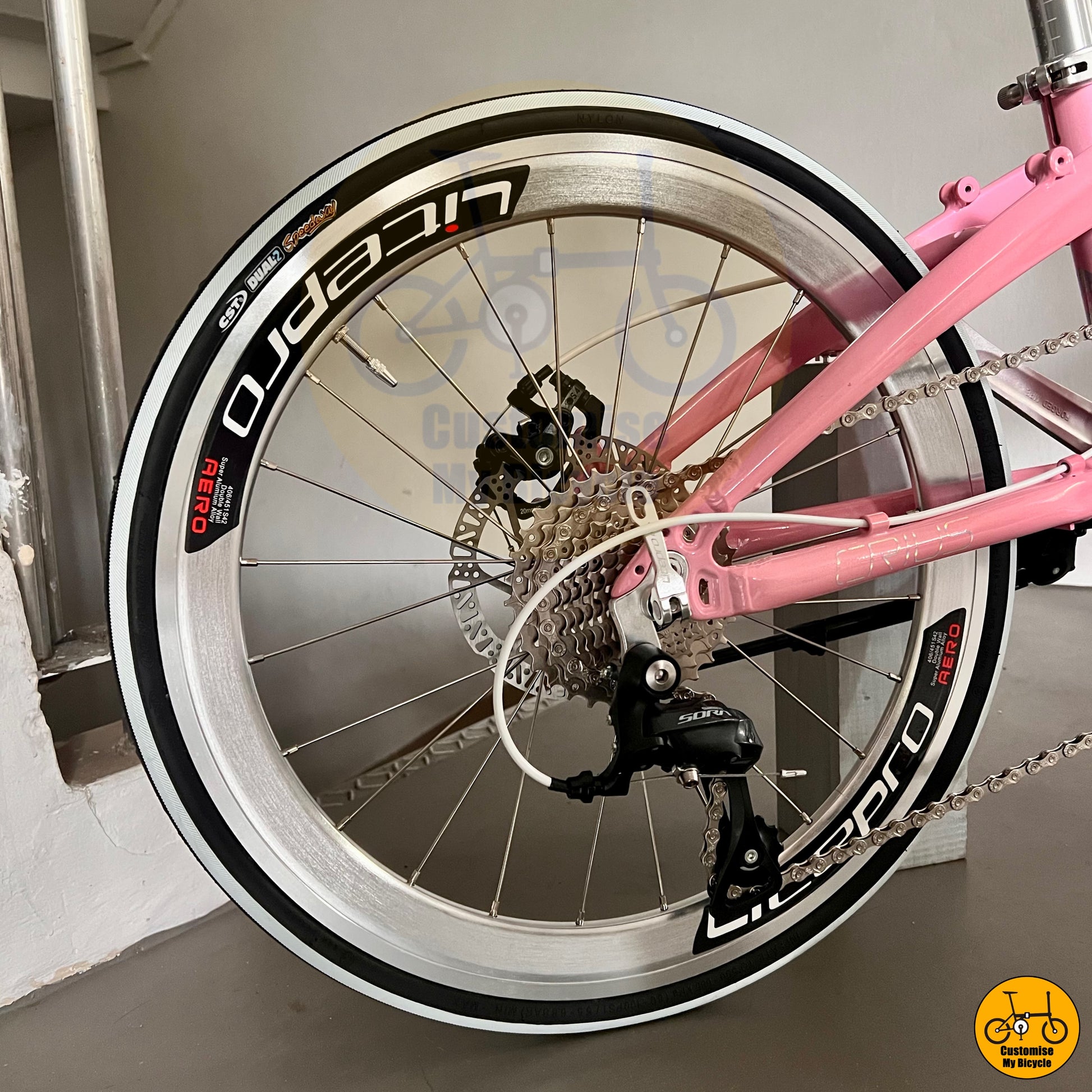 Compact and lightweight city foldie with premium drivetrain components
