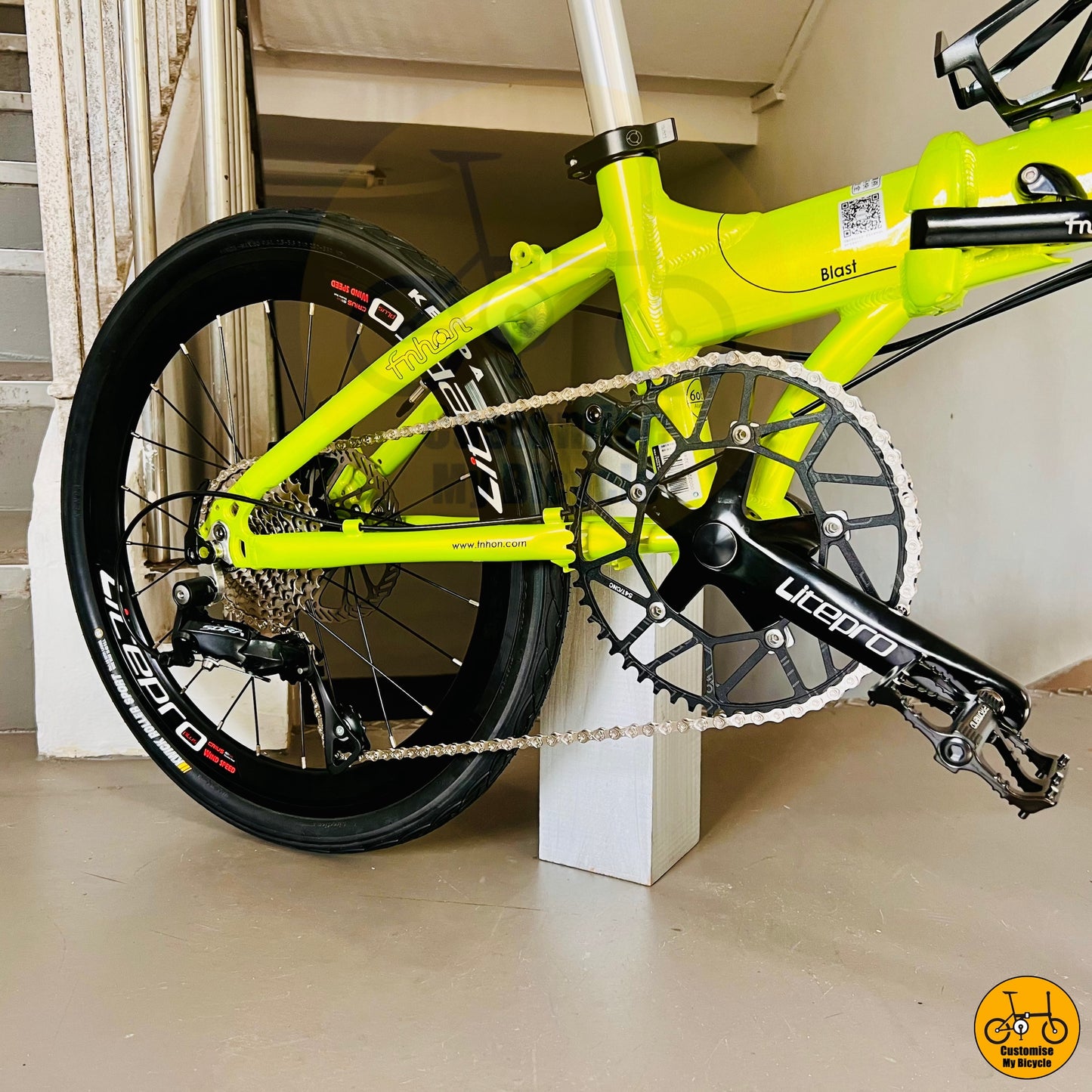 Shimano R3000 rear derailleur on Fnhon Blast 22-Inch Foldable Bicycle – A Brompton Alternative in Bright Green