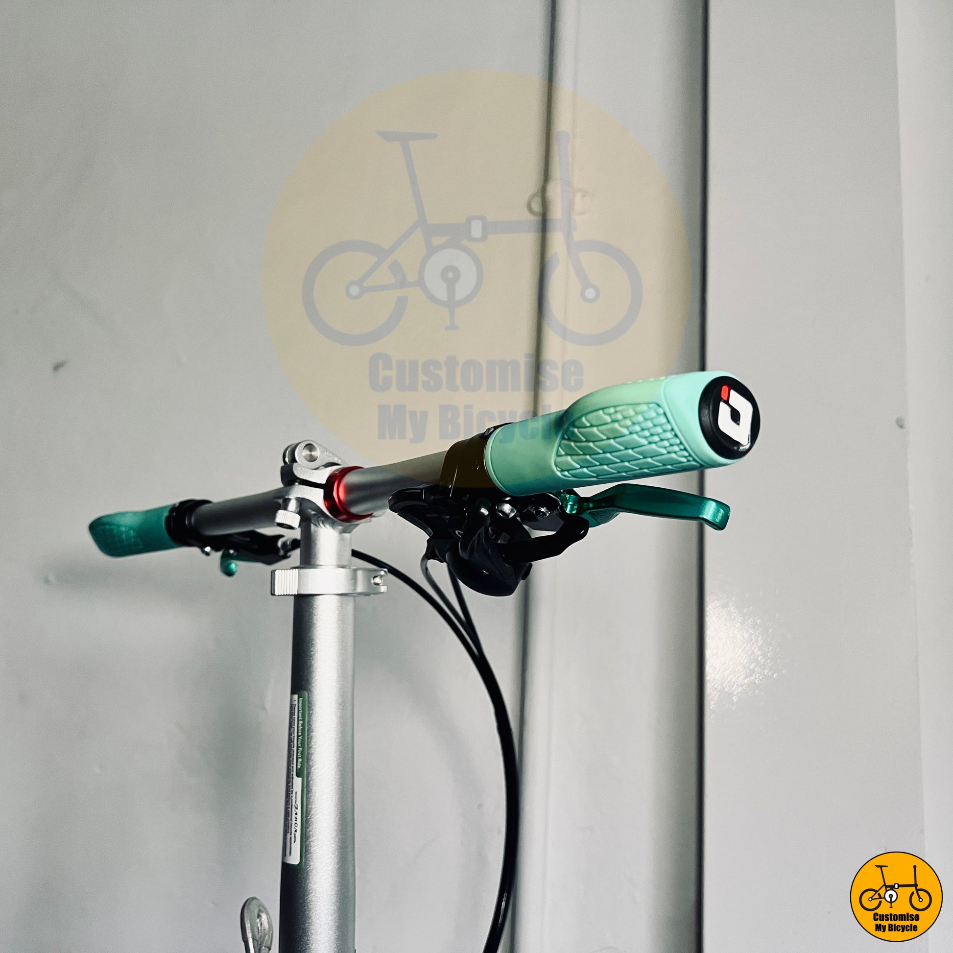Adjustable telescopic handle post on Football Fan’s Dream Fnhon Blast 22-Inch Foldable Bike – Compact & High-Performance
