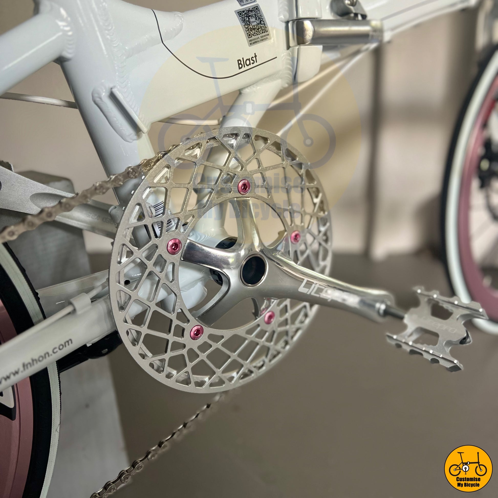 Silver Pink Crankset on Fnhon Blast 22-Inch Folding Bicycle – A Java & Dahon Alternative for Ladies Who Ride

