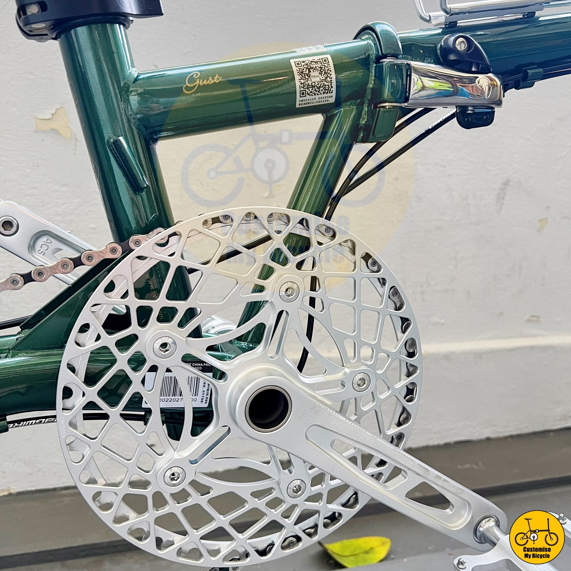 Elegant Fnhon Gust foldie featuring a stylish emerald green frame
