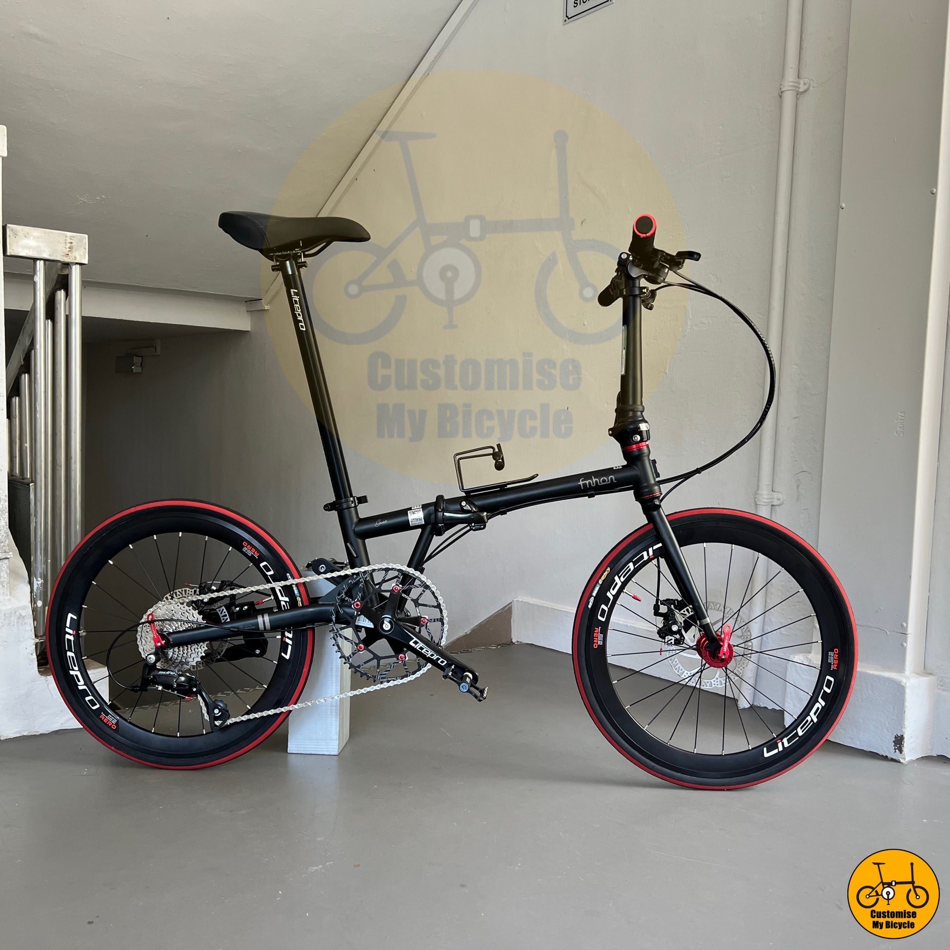 Fnhon Gust 22-inch Compact Foldie – Red Wall Tyre & Shimano Sora R3000 Gears
