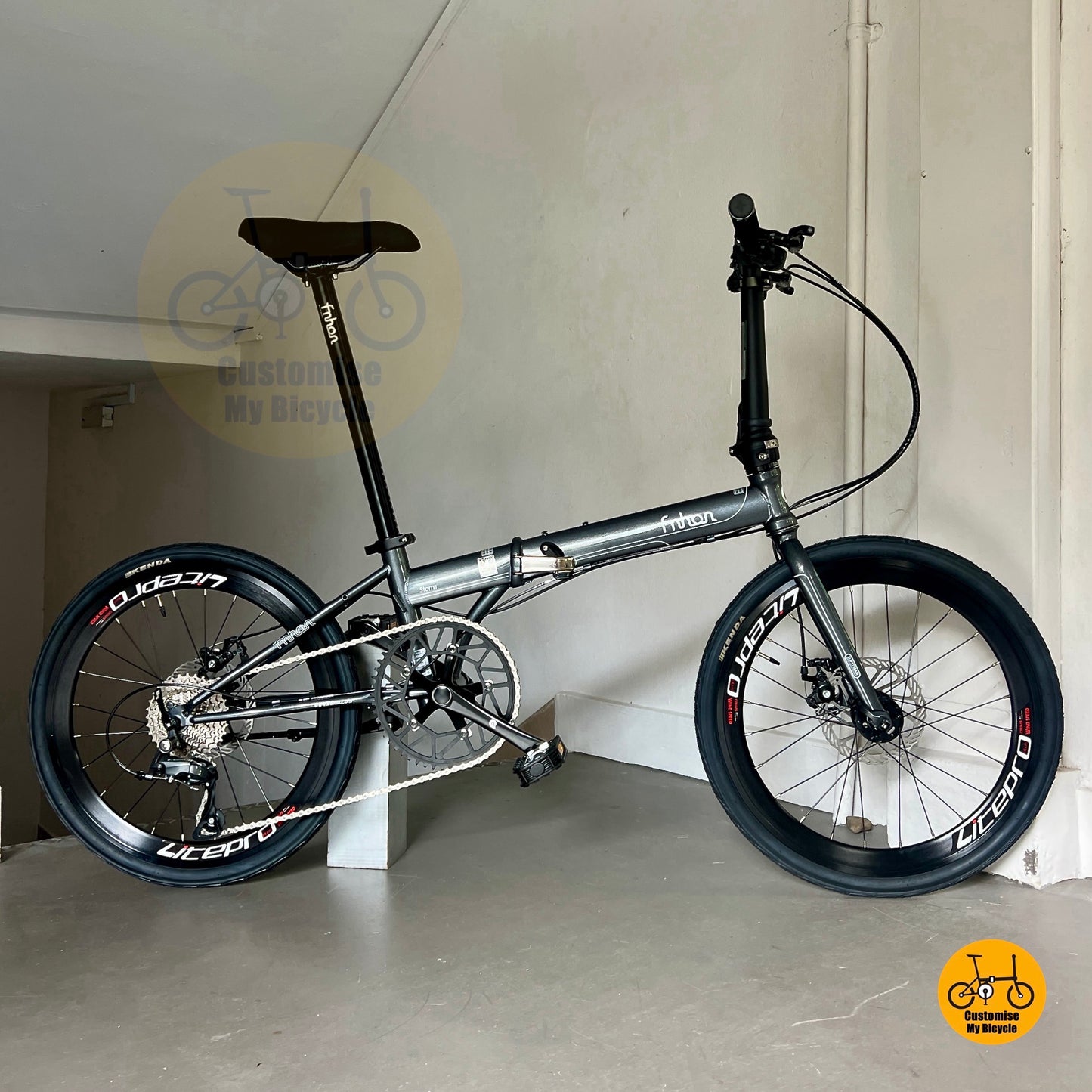 Side view of Fnhon Storm 22 inch Dolphin Grey folding bike with Shimano 9 Speed drivetrain  
