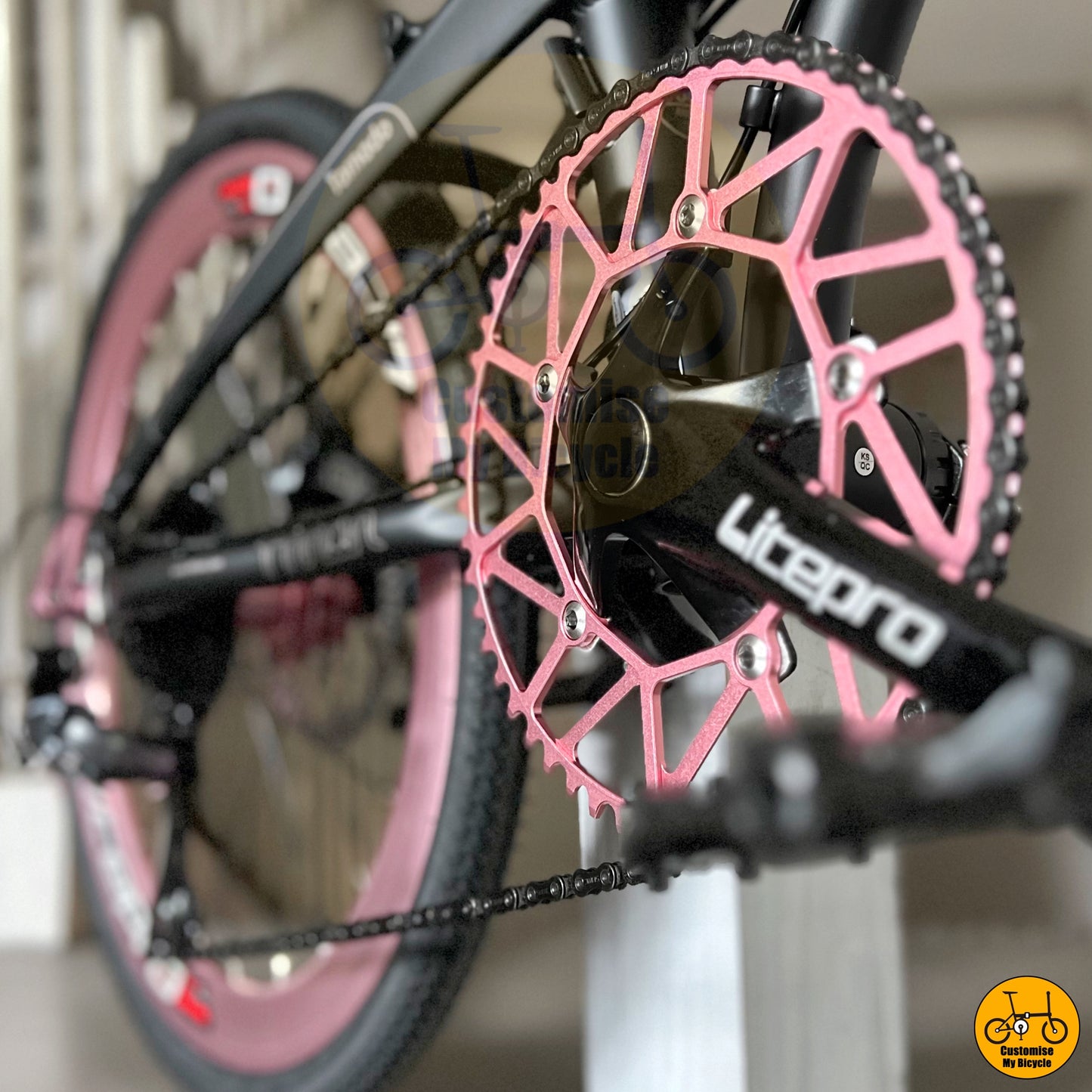 Lovely Soft Pink Folding Bicycle – Lightweight & Easy to Carry
